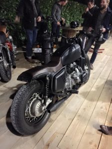 Petite bière au pin up toulouse en regardant la GL 1000 mk1 de 1975 préparé par Kerozin rendez-vous Benzina