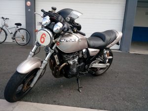 Moto VNR dans les stands du circuit d'albi
