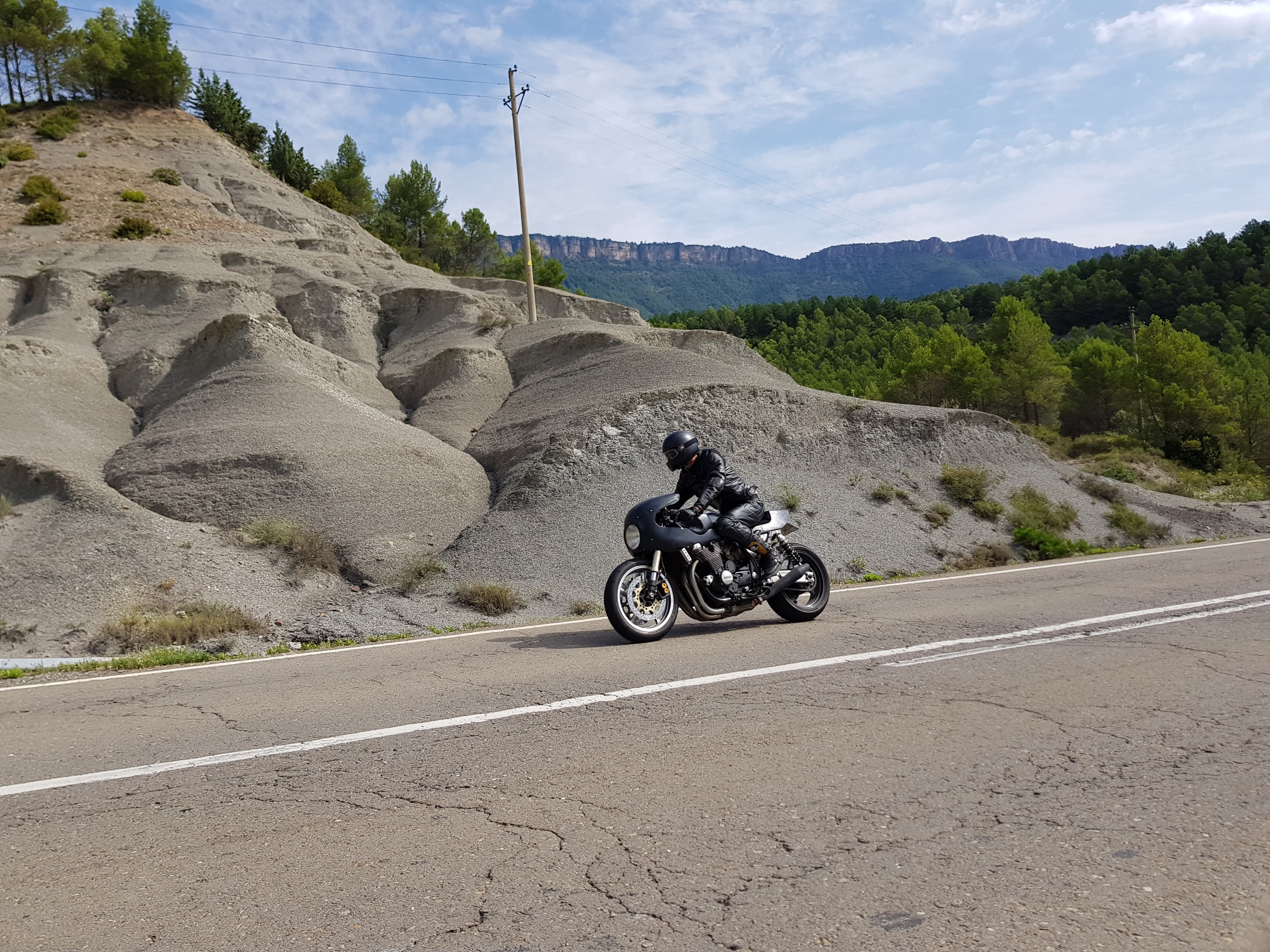 La-XJR-de-Seb-sur-les-route-d-Espagne