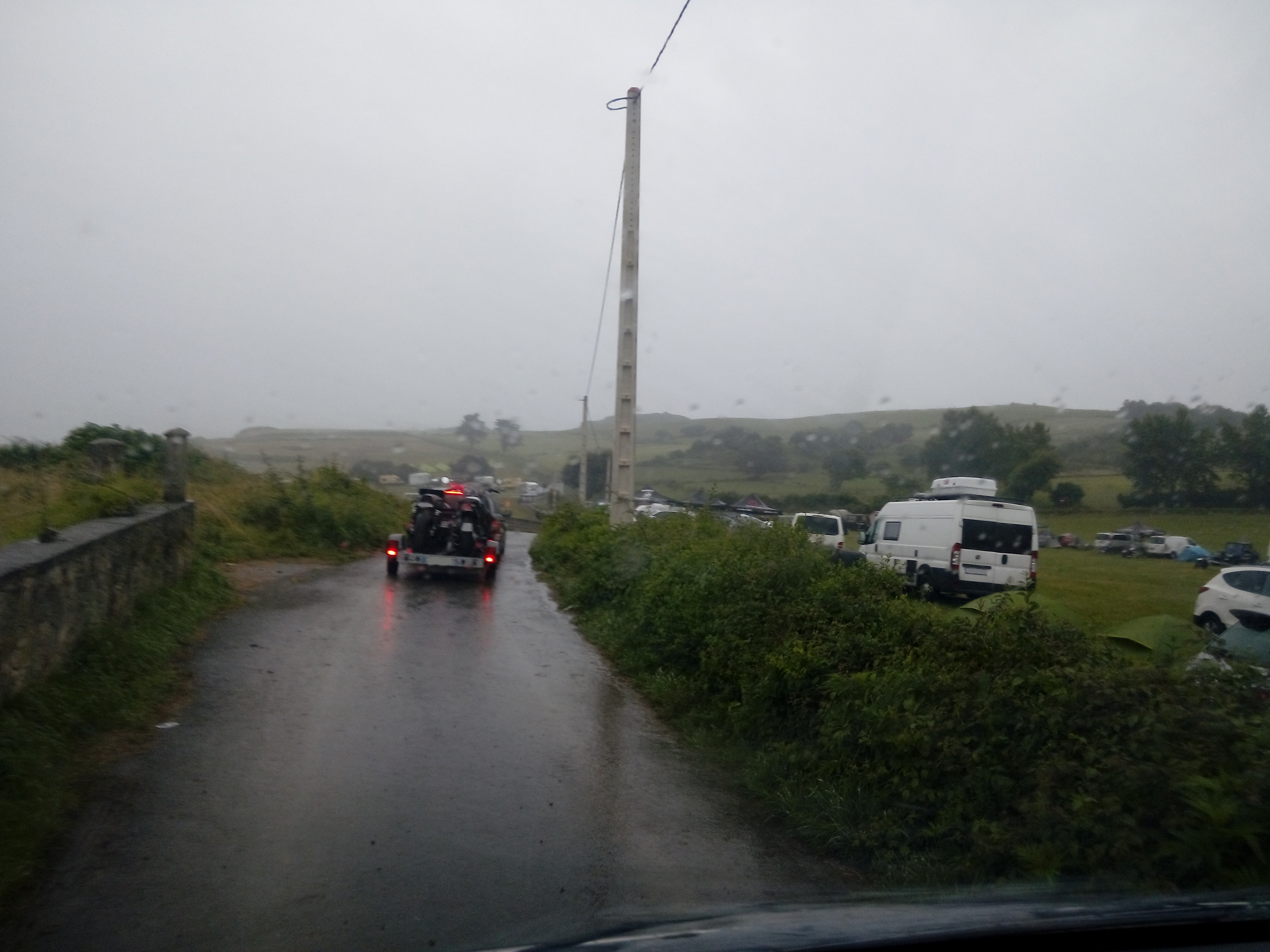 arrivée-au-motorbeach-2018-sous-la-pluie