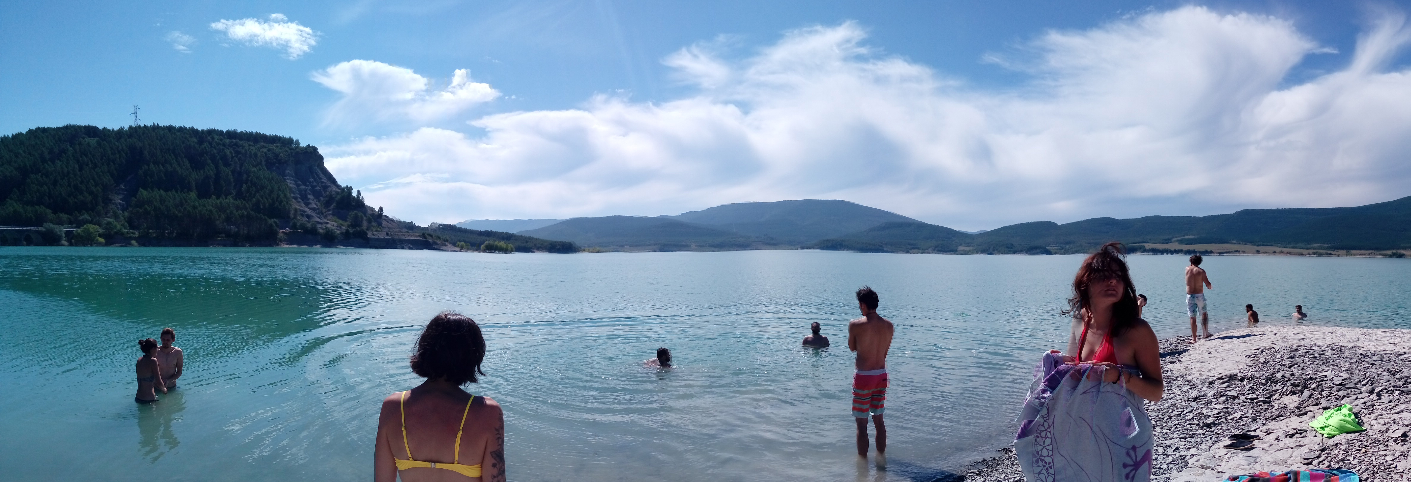 baignade-lac-de-yesa