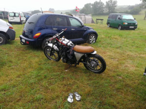 La XJ 600 sous la pluie du Motor beach