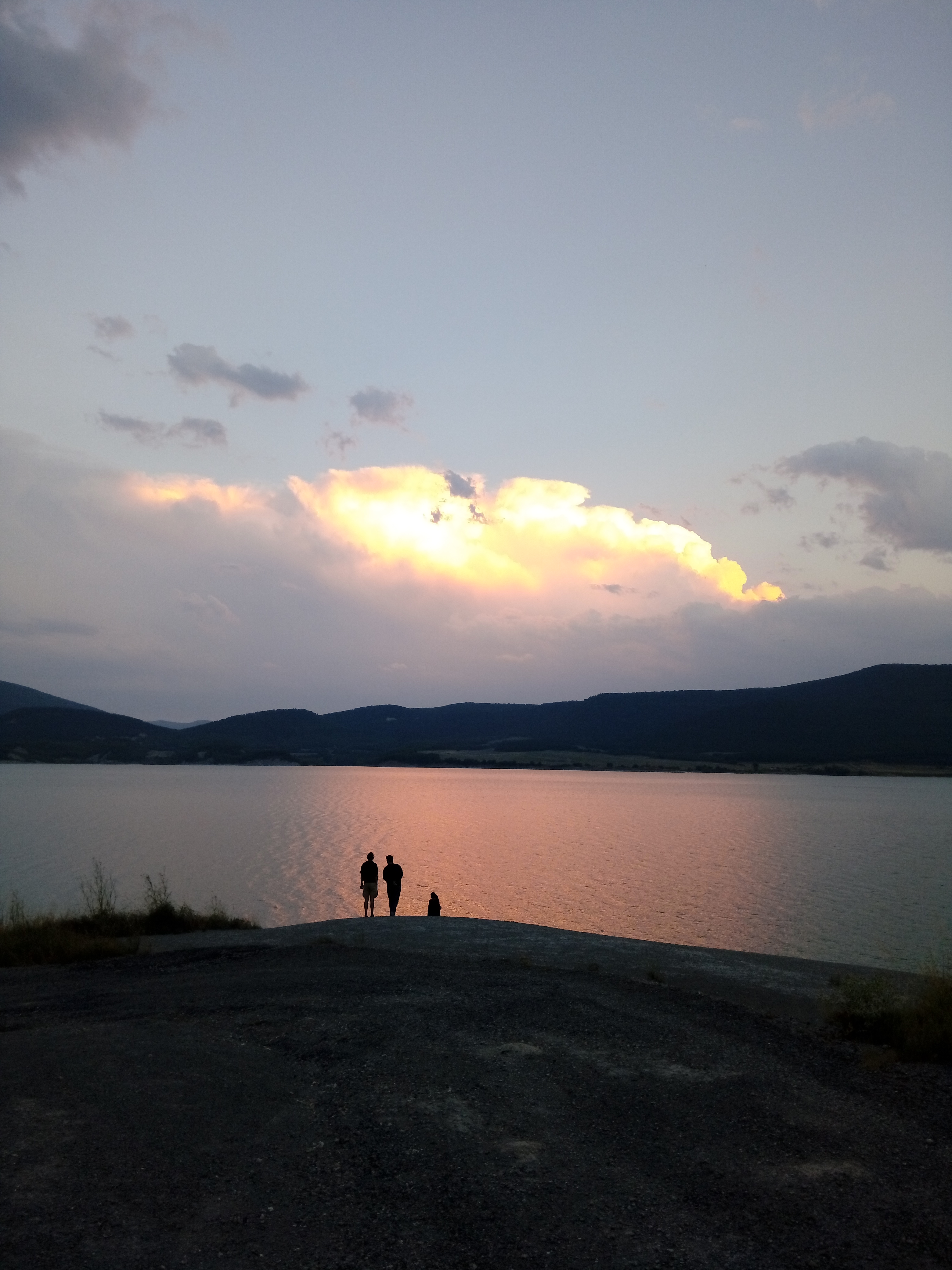 couché-de-soleil-sur-le-lac-de-yesa