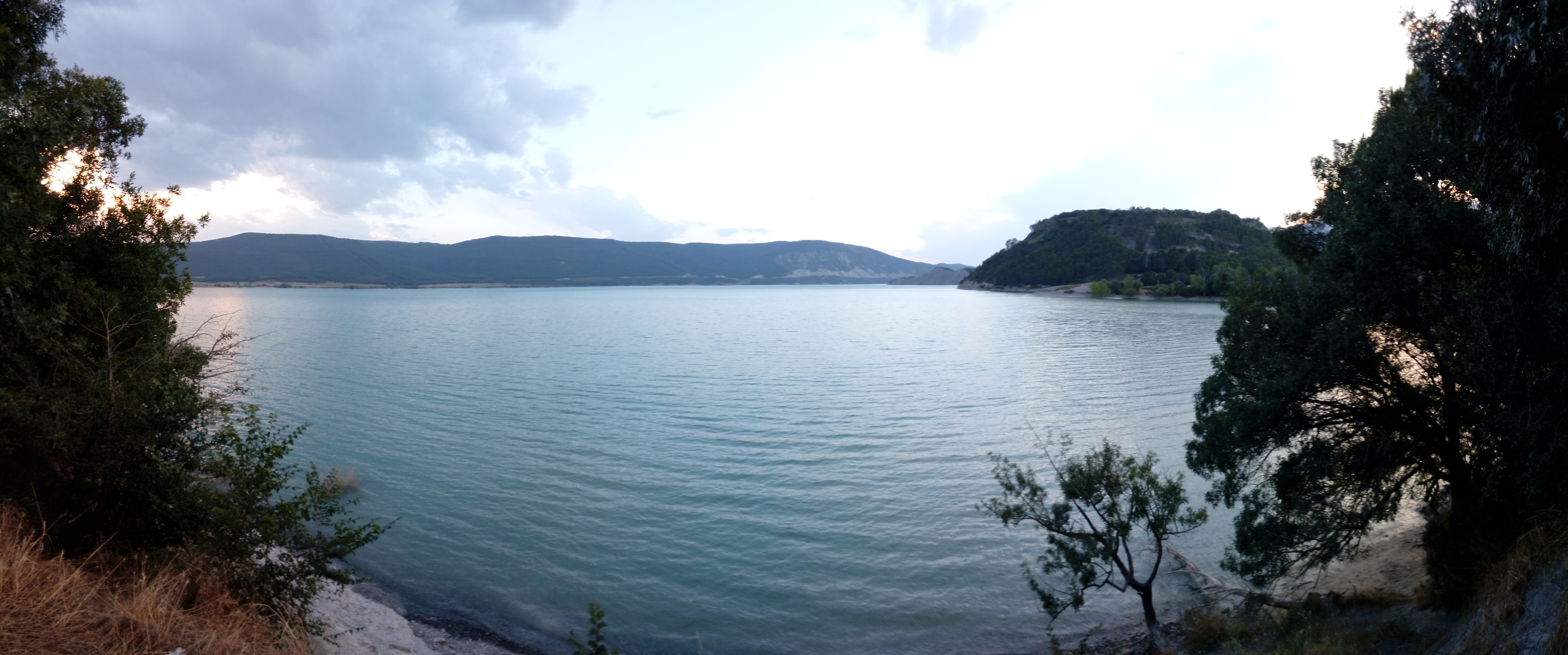 le-lac-embalse-de-yesa