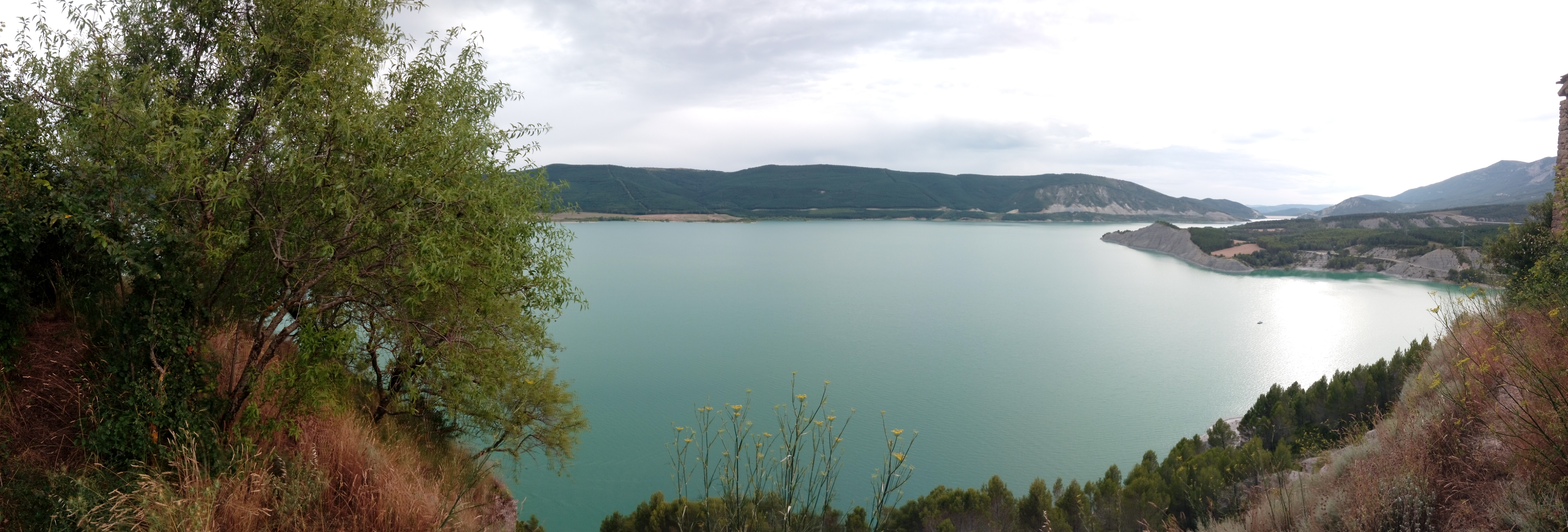 vue-du-lac-de-yesa-depuis-Tiermas